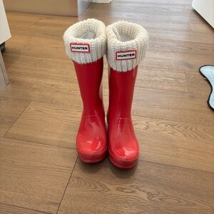 Kids Hunter Vibrant Pink Waterproof Boots with hunter socks